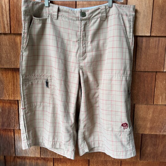 EUC Mountain Hardwear Tan/Red Plaid Cargo Shorts 13" Inseam - Men's Large - Picture 1 of 11